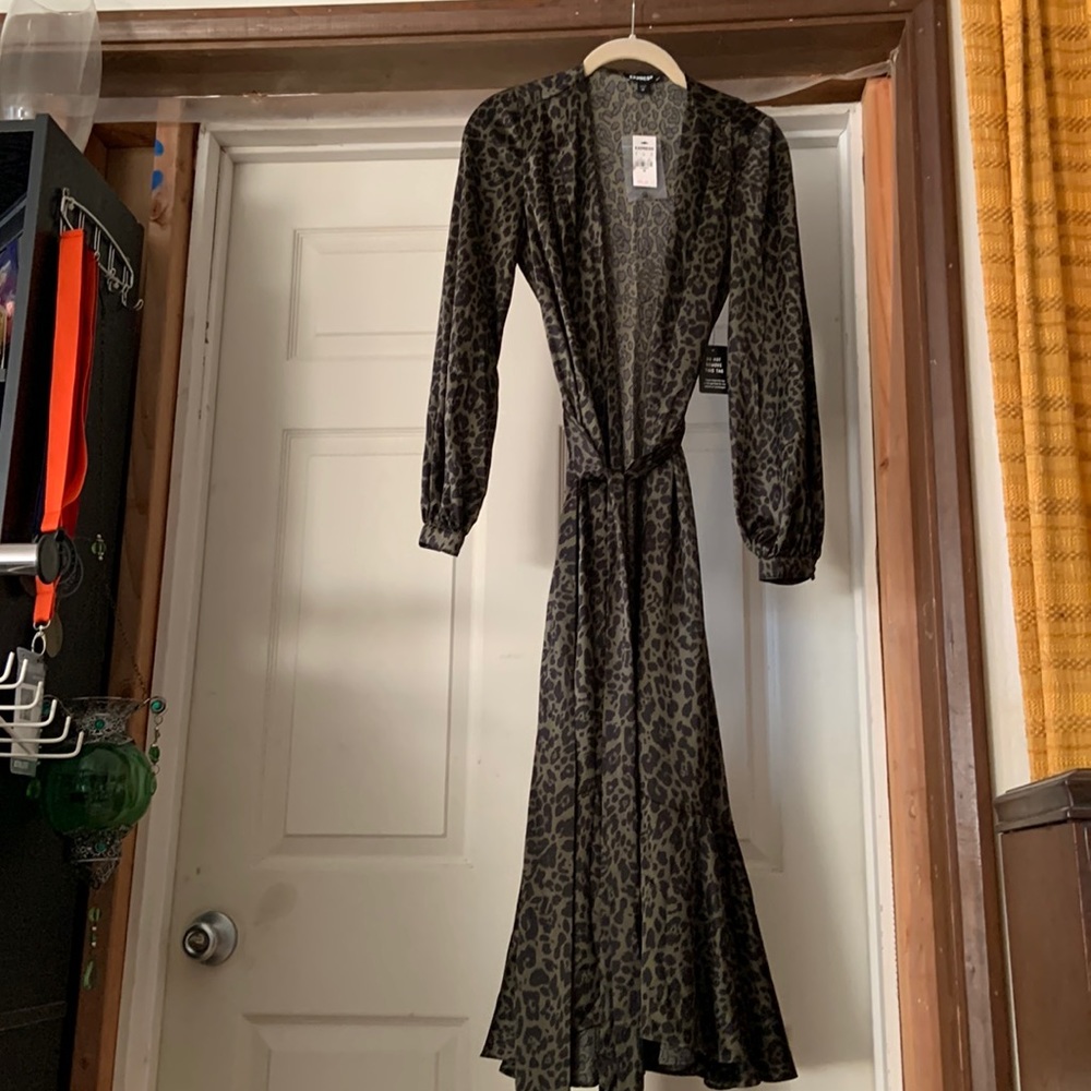 EXPRESS animal print robe.